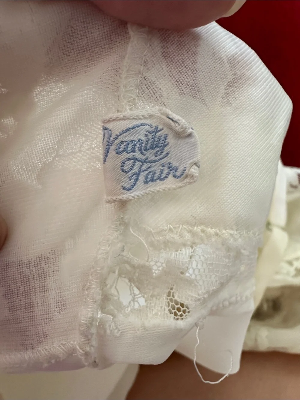 Vintage 60s Vanity Fair Cream/Ivory Lace Bodice & Hem Trim Full Nylon Slip - Picture 7 of 8